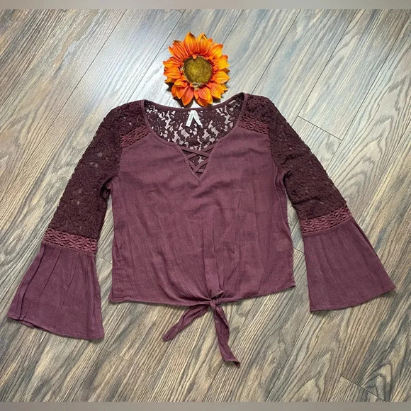 🌻5/$25🌻MUDD Lace Bell Sleeved Cropped Tie Front | SMALL | - Picture 6 of 7